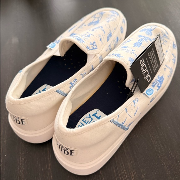 Hey Dude Shoes NWT - Picture 2 of 4